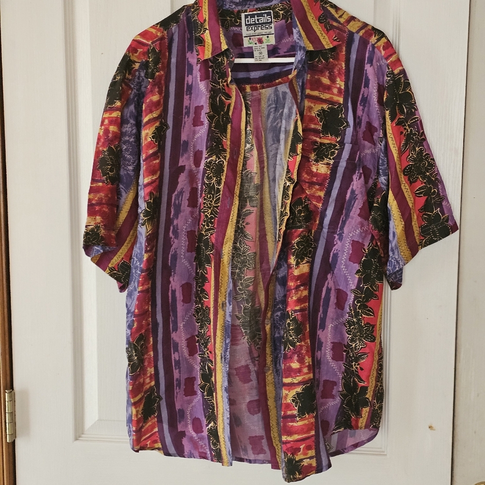 Vintage details express 100% silk size medium.